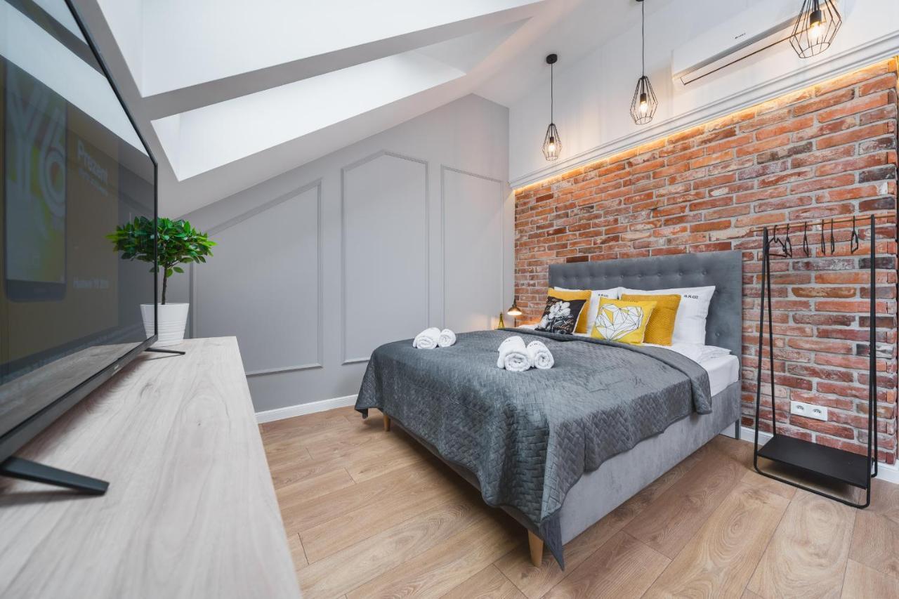 Saint Florian'S Suites - Old Town Luxury Apartments - By Upstairs كراكوفيا المظهر الخارجي الصورة